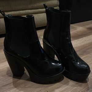 Sleek Black Heeled Boots for Women